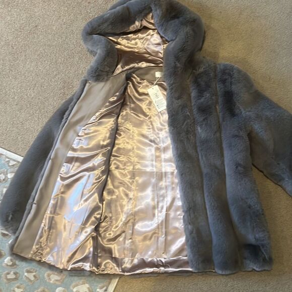 Hooded faux fur jacket - Picture 2 of 4